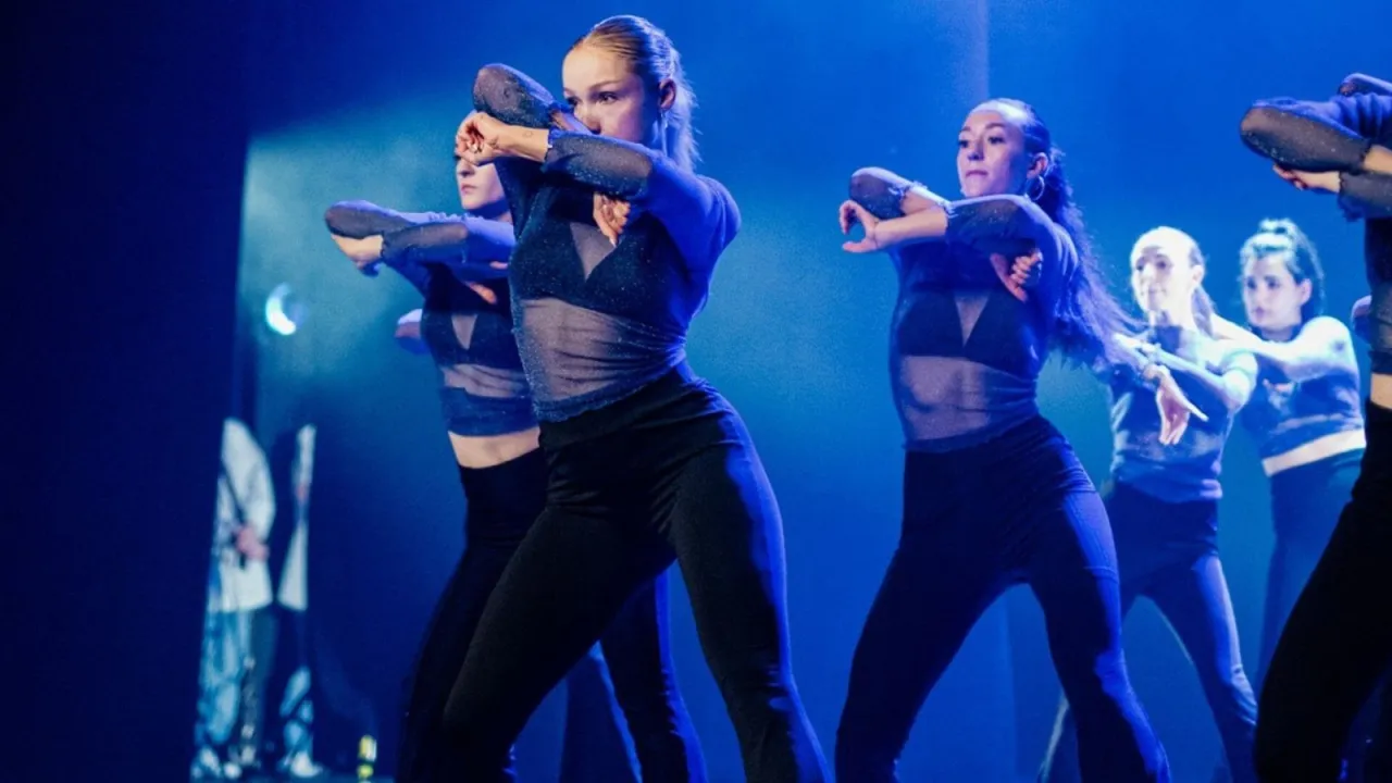 Jakie cechy powinien posiadać dobry nauczyciel tańca? Jakie cechy powinien posiadać dobry nauczyciel tańca?