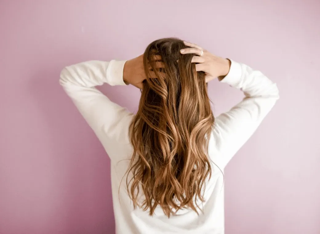 Długie włosy: jak pielęgnować i stylizować dla imponującego efektu