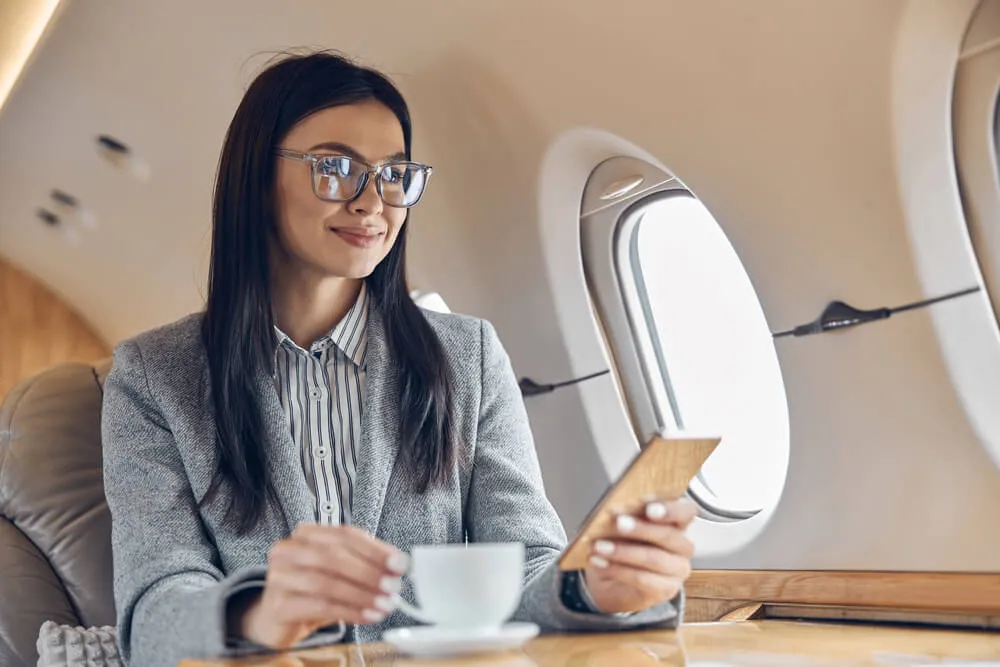 Ile kosztuje biznes klasa? Sprawdź ceny biletów i porównaj oferty