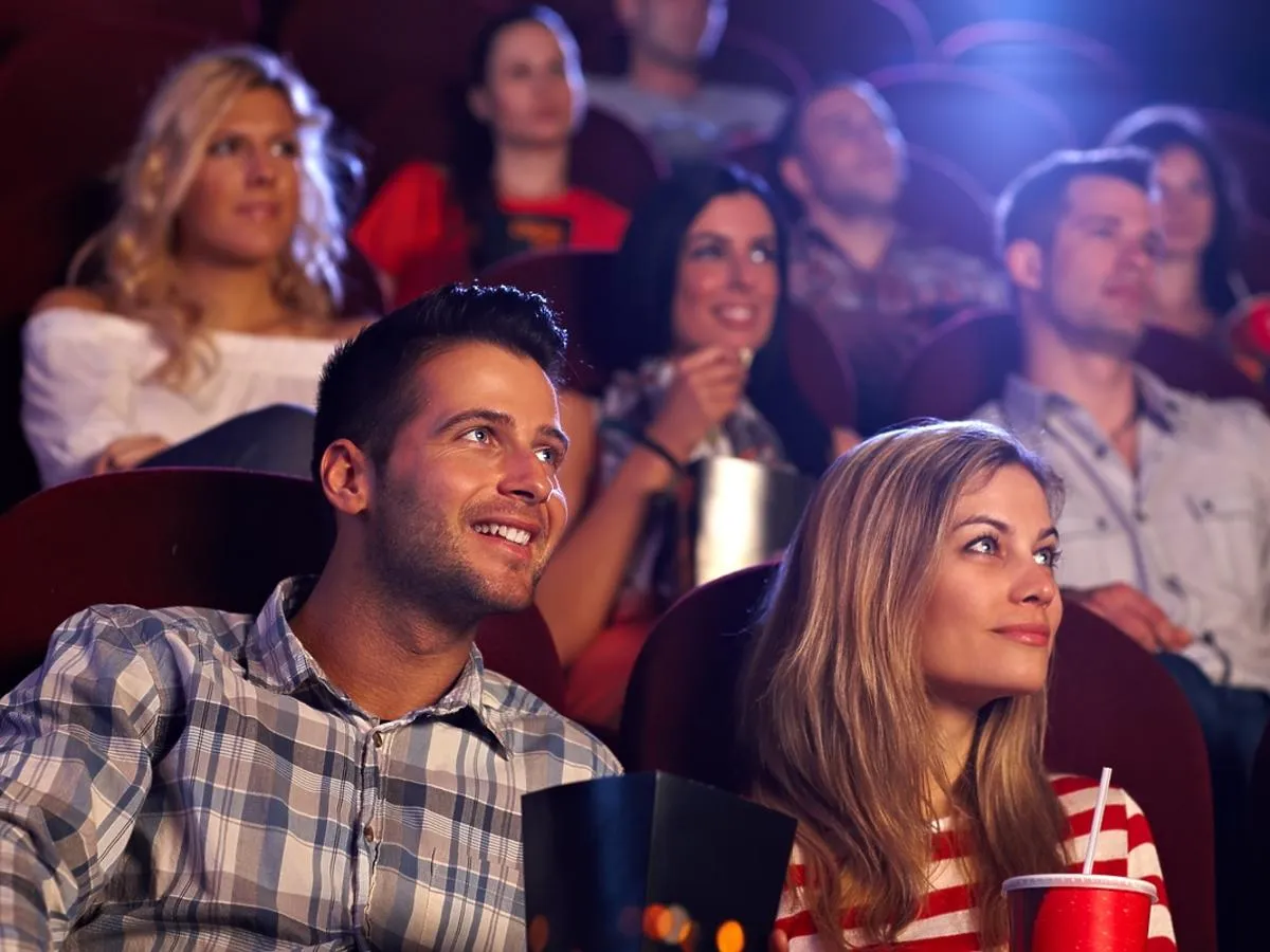 Jak należy zachowywać się w kinie, aby nie przeszkadzać innym?