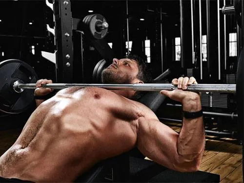 Trening przed czy po śniadaniu: co wybrać, aby uniknąć błędów?