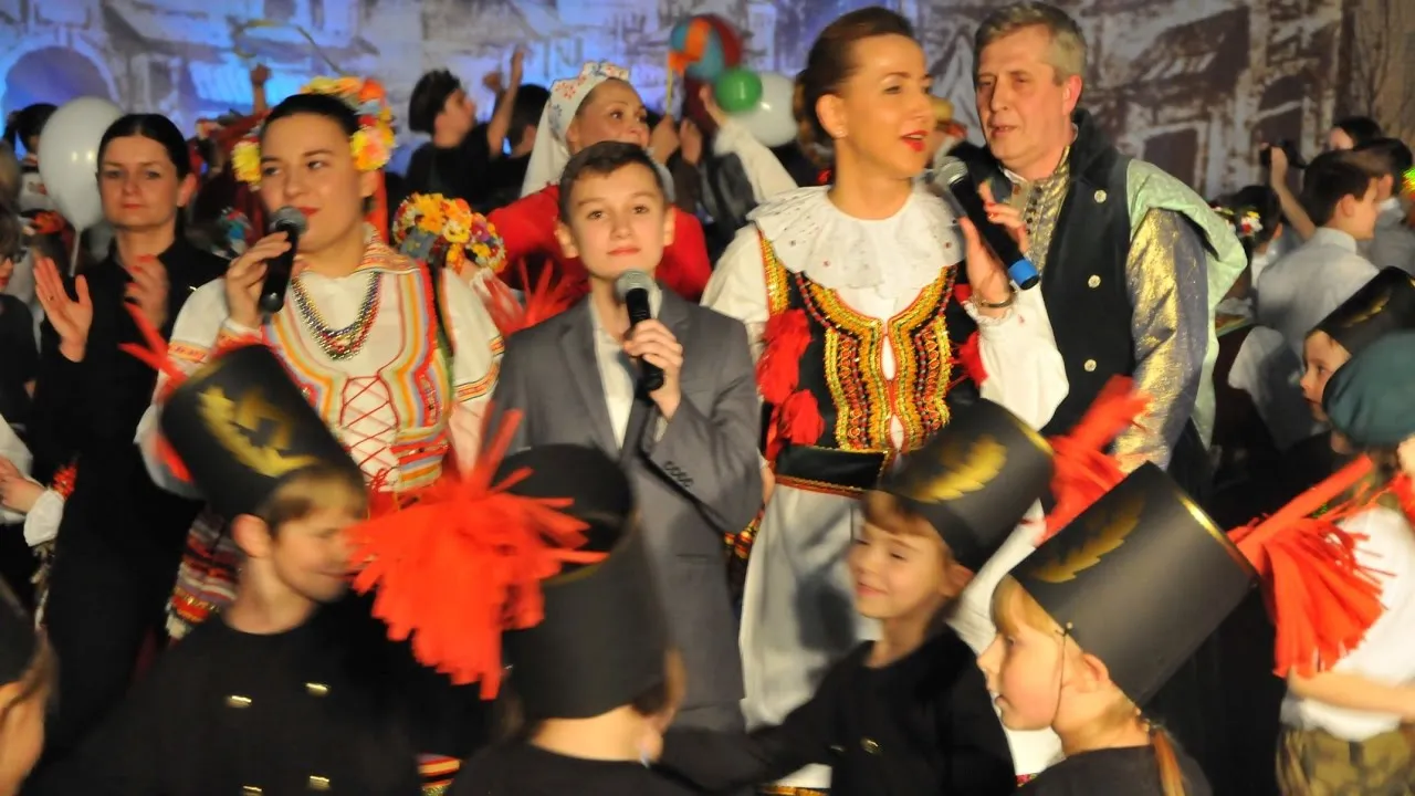 Kto śpiewa Kolorowe jarmarki? Prawda o oryginalnym wykonawcy Kto śpiewa Kolorowe jarmarki? Prawda o oryginalnym wykonawcy