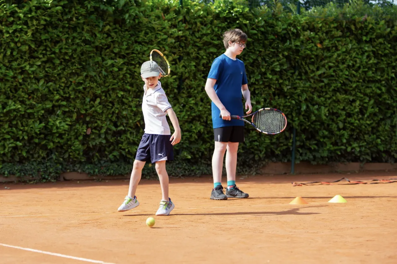 Co powinien oferować dobry obóz tenisowy dla dzieci?