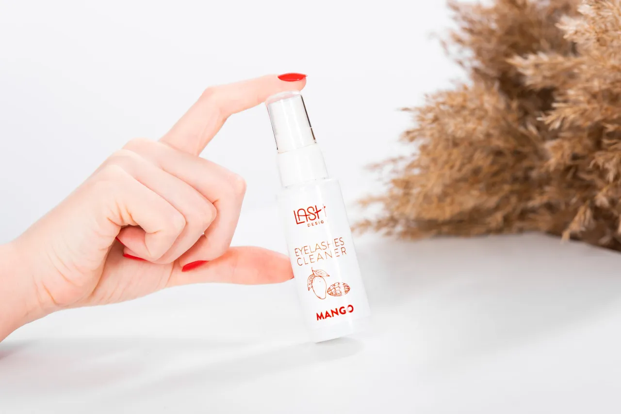 Dlaczego stosowanie cleanera do rzęs jest tak ważne?