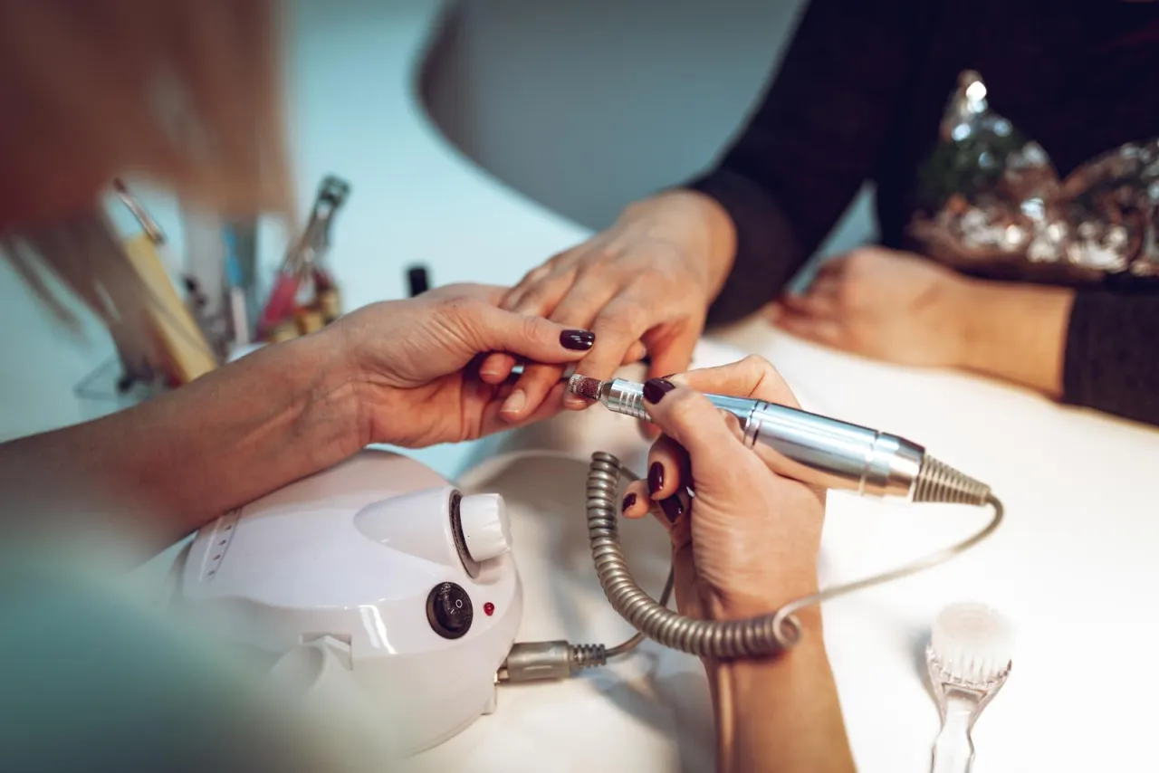 Jak używać frezarki do manicure: unikaj najczęstszych błędów