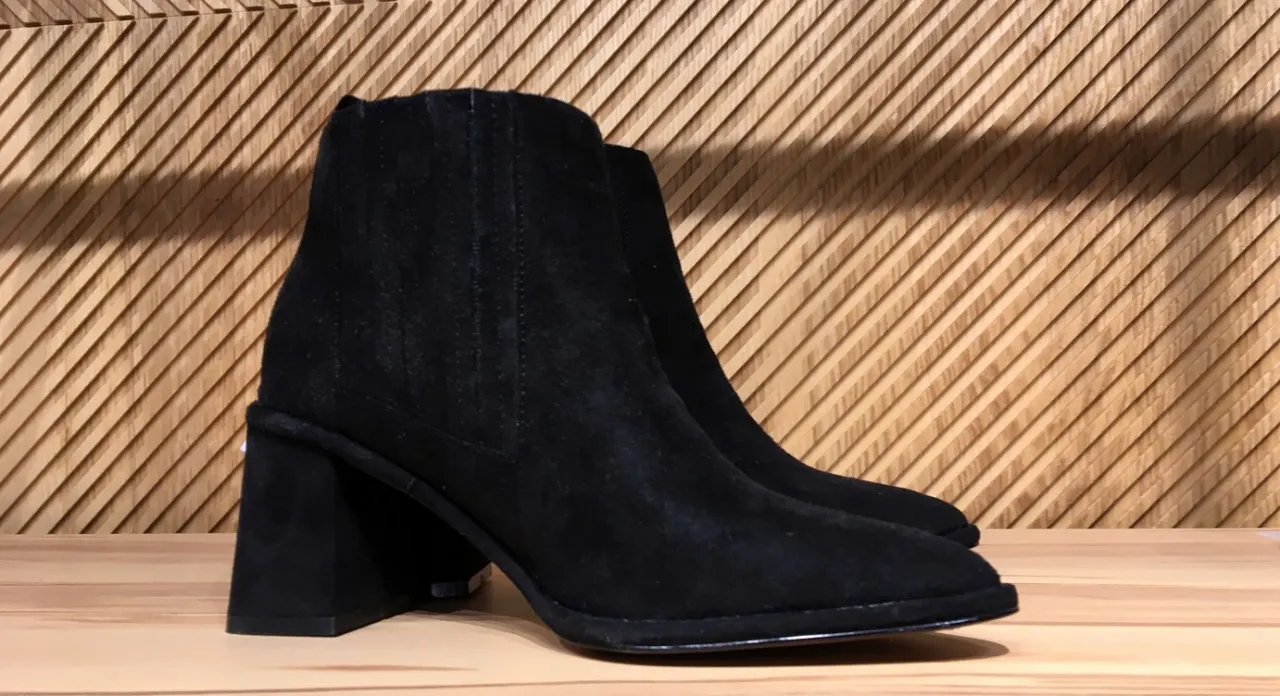 Jak wyczyścić buty zamszowe czarne, aby uniknąć zniszczeń?