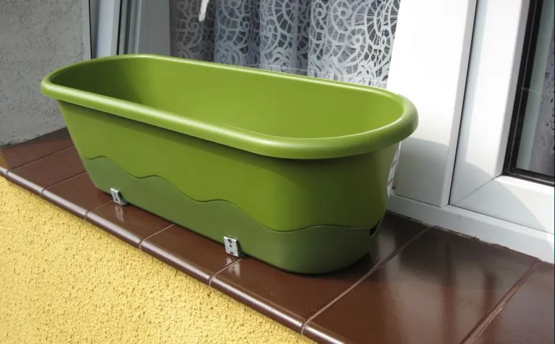 Jak przymocować doniczki do parapetu, aby uniknąć ich upadku Jak przymocować doniczki do parapetu, aby uniknąć ich upadku