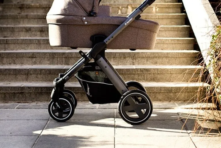 Bezpieczne schodzenie z wózkiem – unikaj niebezpiecznych wpadek!