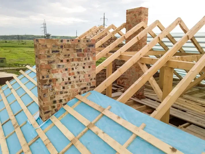 Łaty na dach: Jak wybrać idealne rozwiązanie do budowy dachu?