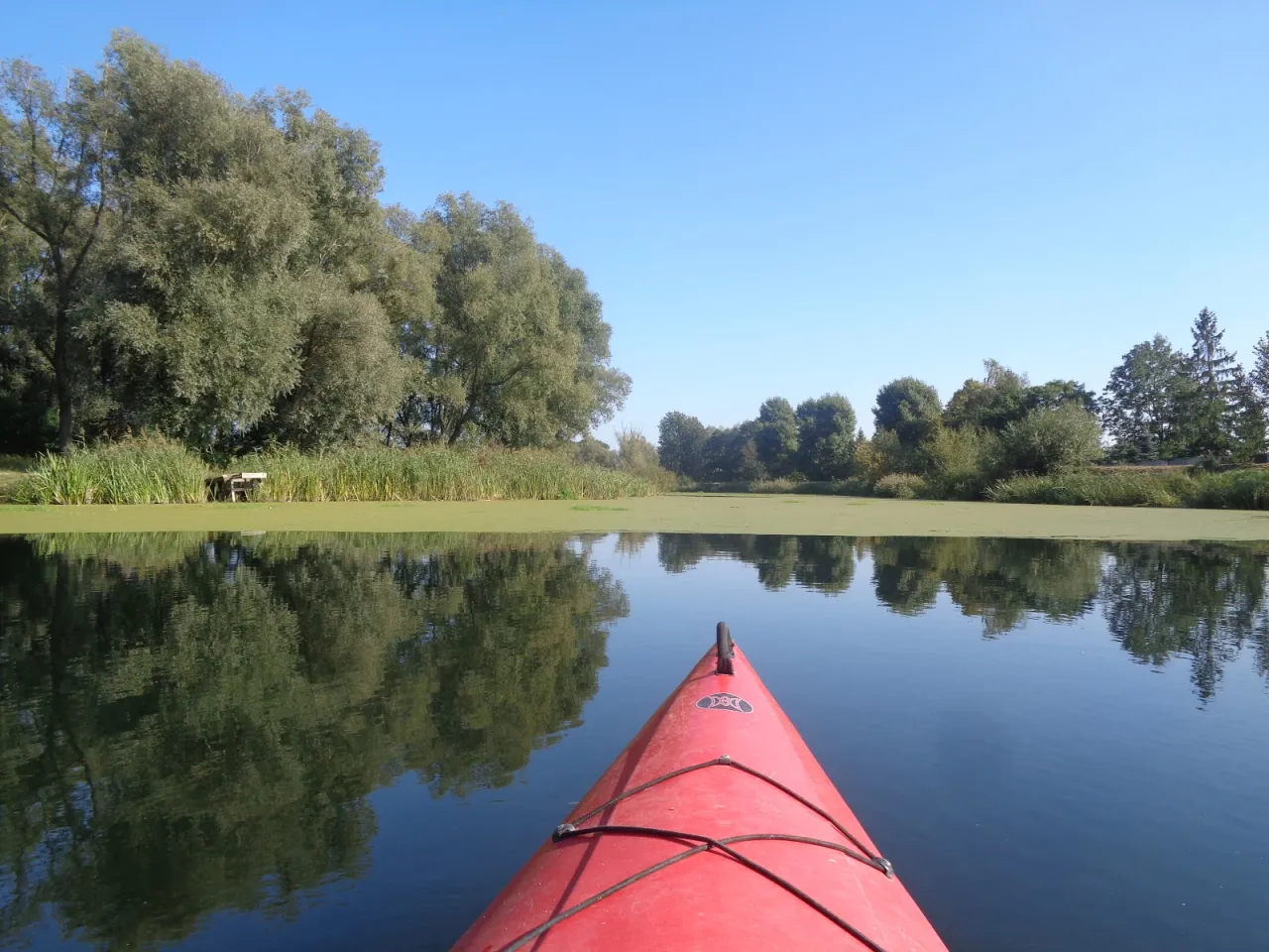 Ile czasu zajmuje przepłynięcie 20 km kajakiem? Sprawdź, jak to obliczyć!