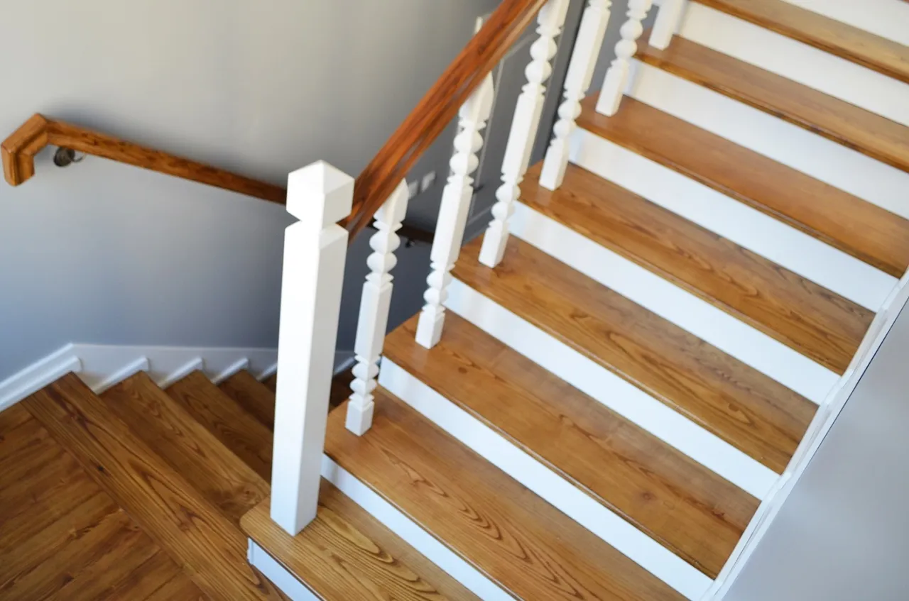 Jak malować schody – uniknij najczęstszych błędów i zyskaj efekt!
