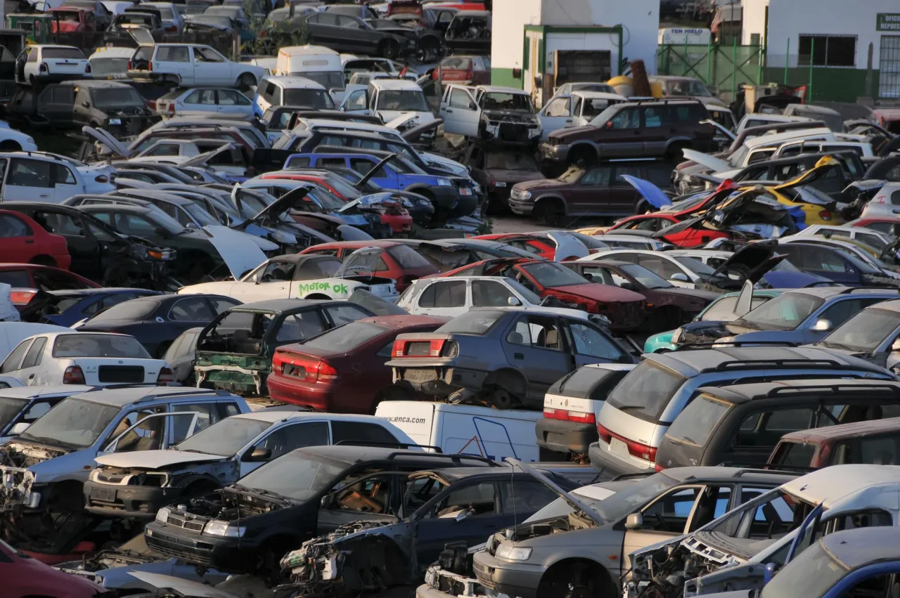 Jaka jest przeciętna wartość samochodu na złomie w Polsce 2025 - wyliczenia i porady