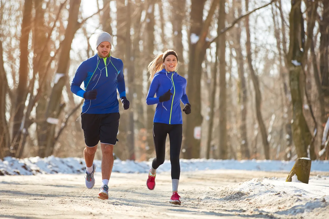 Jak biegać w zimę bez ryzyka kontuzji i z przyjemnością