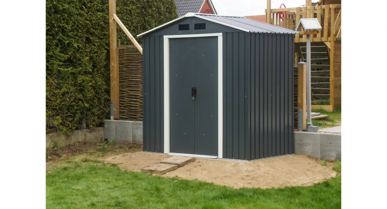 Domek narzędziowy ile od granicy działki? Poznaj ważne przepisy