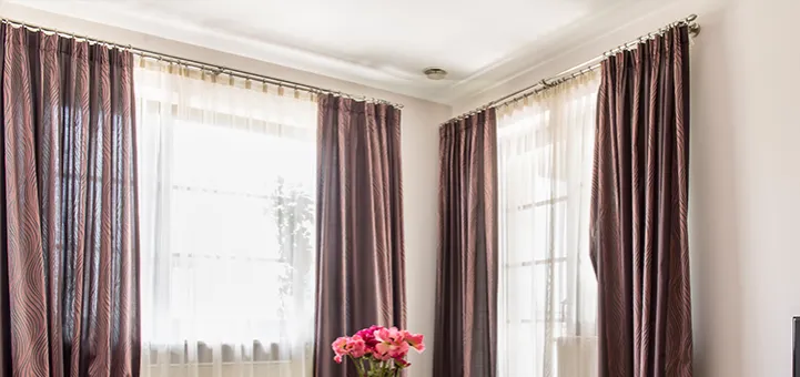 Karnisz na okno czy na całą ścianę? Odkryj najlepsze rozwiązanie dla swojego wnętrza