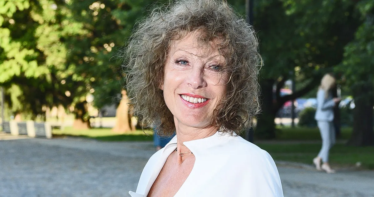 Alicja Majewska: Jaka Róża Taki Cierń - Historia i Znaczenie Hitu