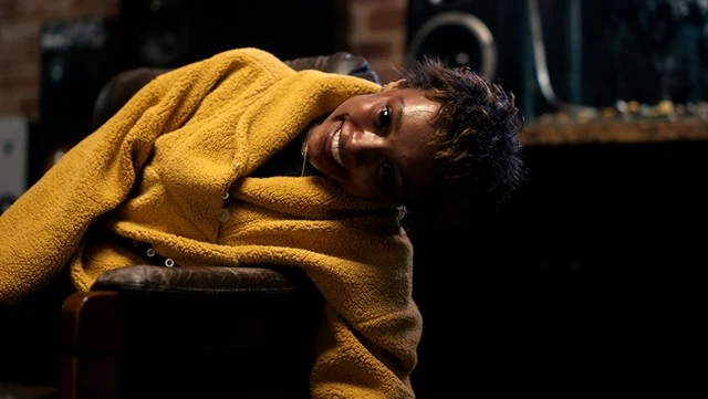 Analiza filmu 'Mów do mnie': nowe oblicze horroru w kinie