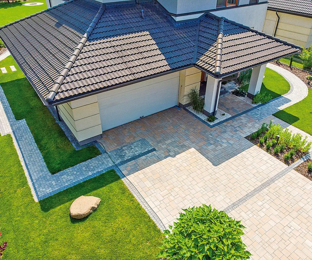 Jak samemu zrobić podjazd do garażu – prosty przewodnik, oszczędność i praktyczne wskazówki