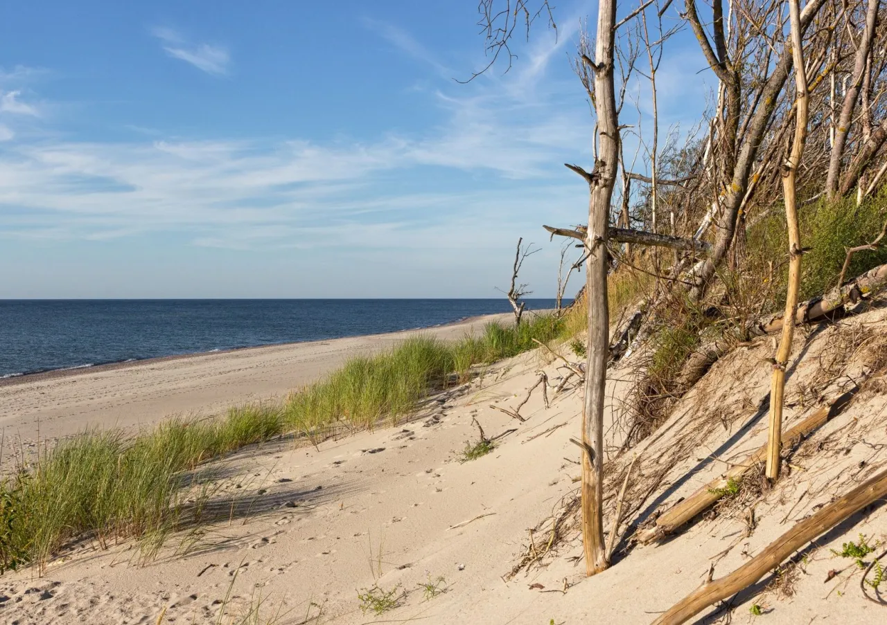 Gdzie leży Jarosławiec nad morzem? Odkryj jego lokalizację i atrakcje