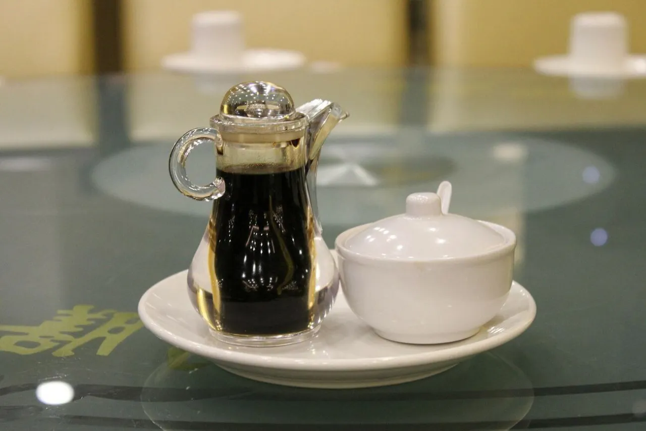 Który sos sojowy jest zdrowy? Porównanie, skład i wpływ na zdrowie