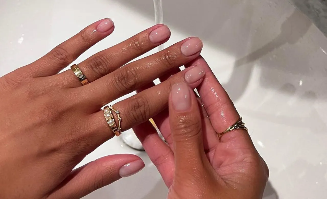 Jaki manicure jest teraz modny? Odkryj najnowsze trendy i style Jaki manicure jest teraz modny? Odkryj najnowsze trendy i style