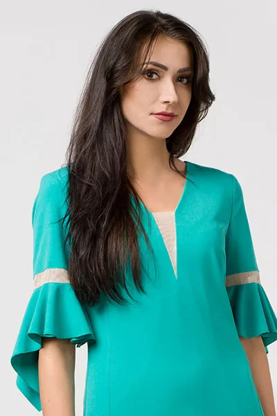 Najlepsze dekolty dla małego biustu – jak podkreślić atuty i czuć się pewnie