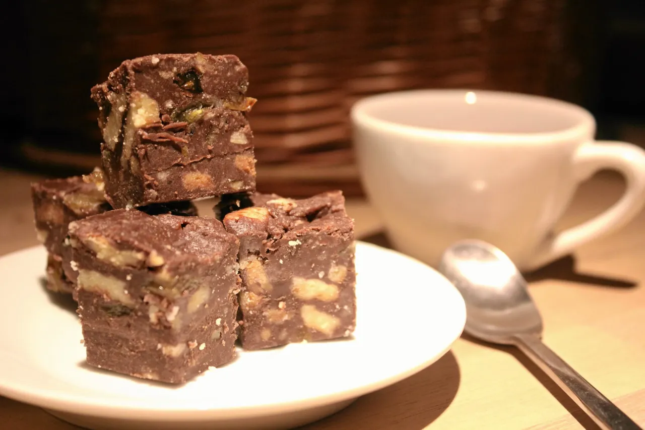 Przepis na blok czekoladowy jak dawniej – smak dzieciństwa w Twojej kuchni Przepis na blok czekoladowy jak dawniej – smak dzieciństwa w Twojej kuchni