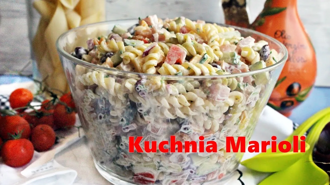 Jak zrobić sałatkę makaronową, która zaskoczy Twoich gości?