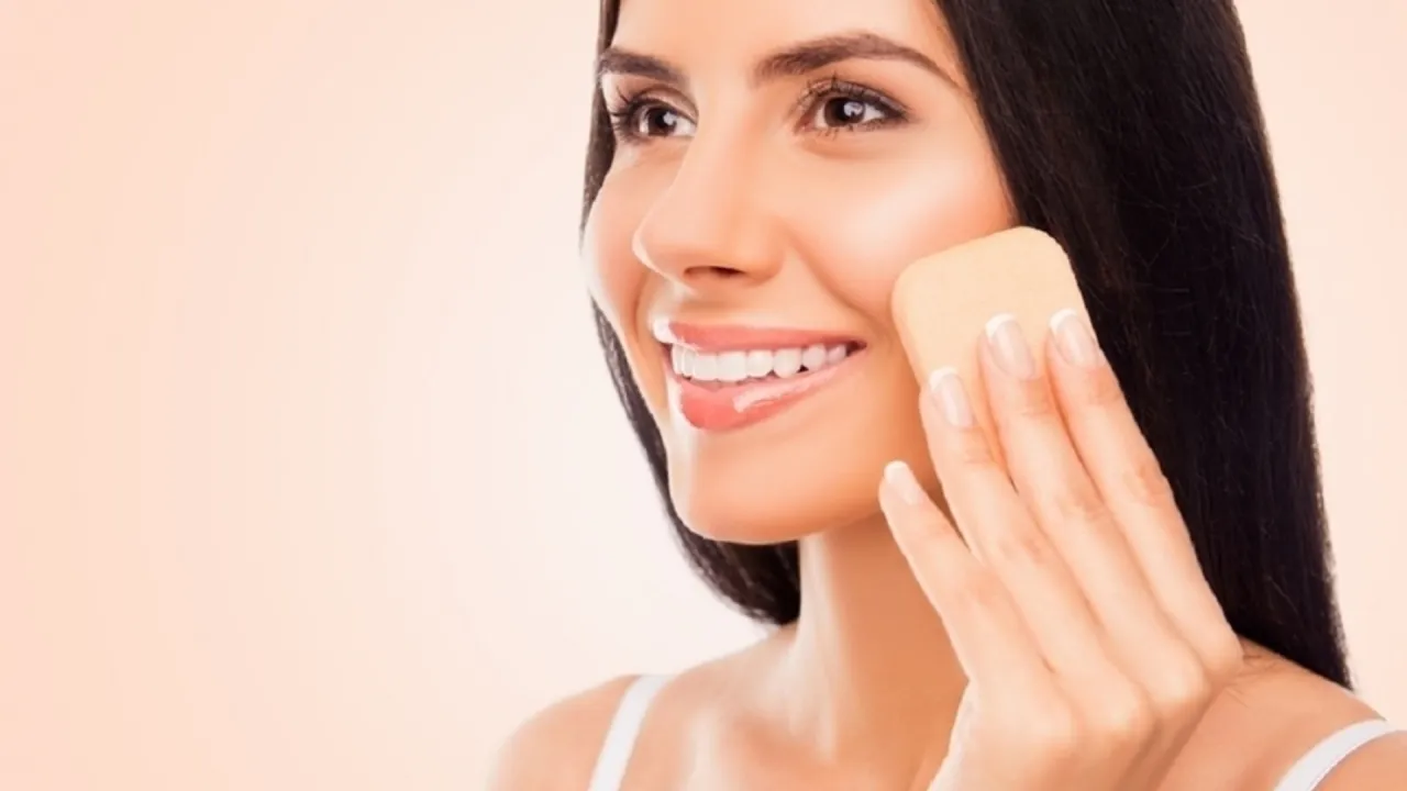 Czy gąbkę do makijażu trzeba moczyć? Odkryj klucz do idealnej aplikacji