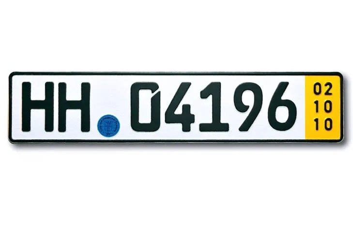 Ile kosztują tablice zjazdowe w Niemczech? Sprawdź ceny i typy