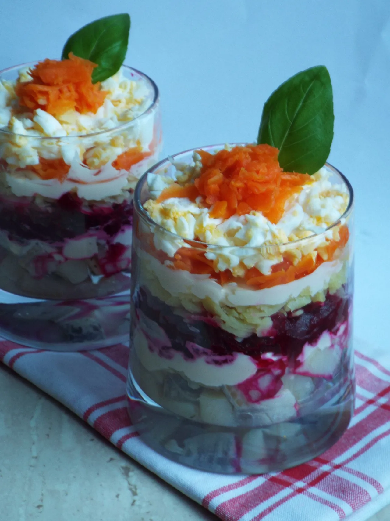 Jakie sałatki na urodziny? 10 pysznych przepisów na każdą okazję