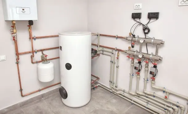 Jaki bojler wybrać: dwupłaszczowy czy z wężownicą? Sprawdź wady i zalety