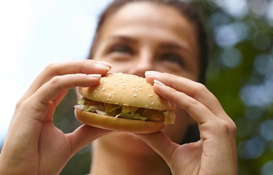 Zasady spożywania mięsa w piątek dla katolików - co musisz wiedzieć