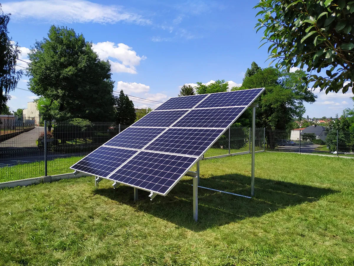 Naziemne konstrukcje fotowoltaiczne: zalety i wady dla inwestorów
