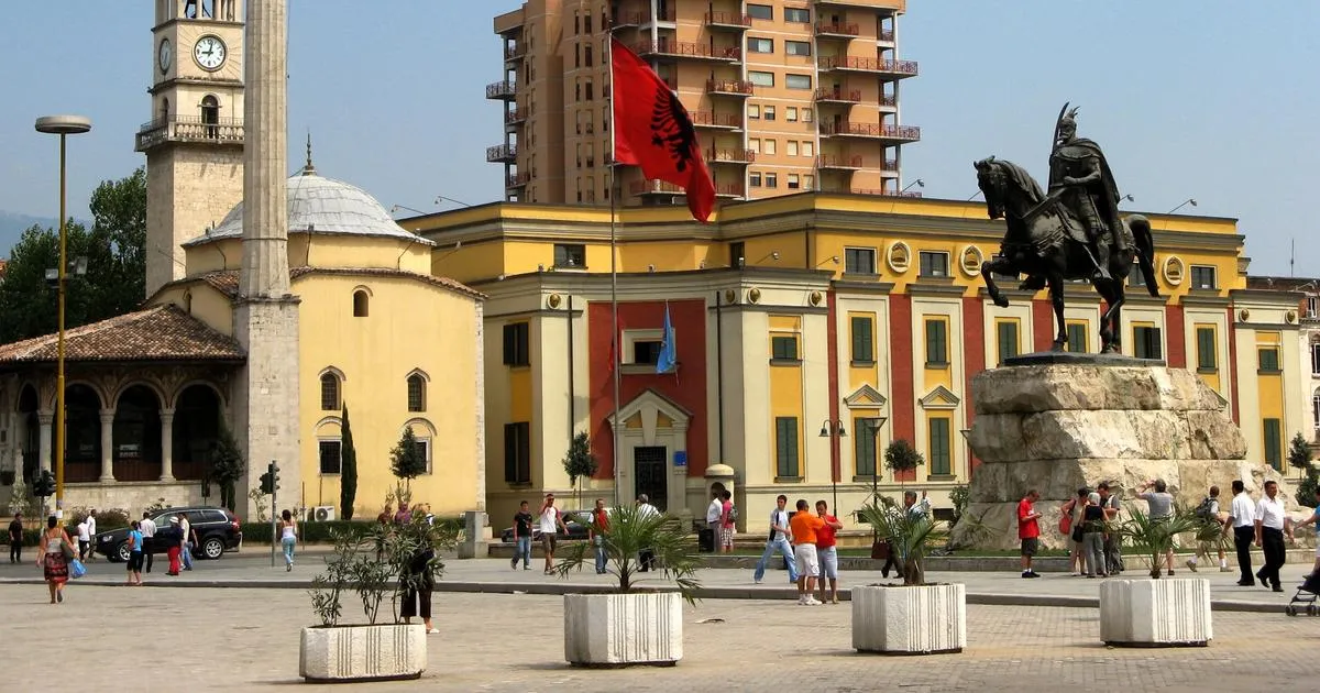 Ile trwa lot z Katowic do Tirany - poznaj szczegółowy rozkład podróży