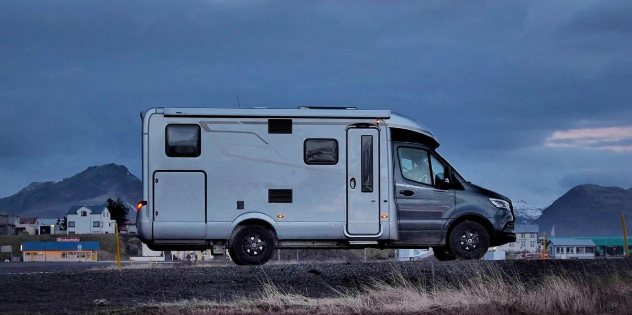 Zimowy wynajem kampera – przełamujemy stereotypy i sprawdzamy, dlaczego warto