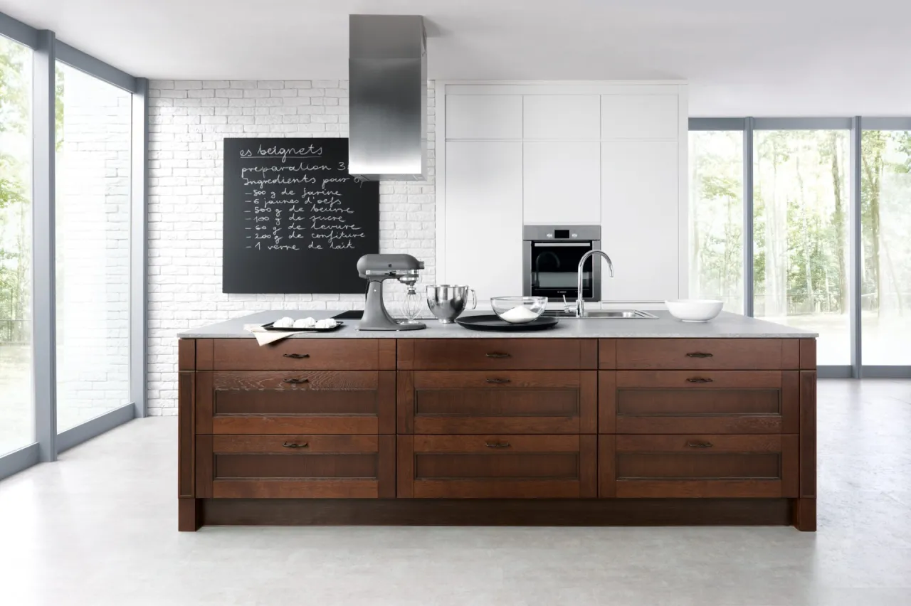 Pomysły na to, co zrobić z pustą ścianą w kuchni, które zaskoczą