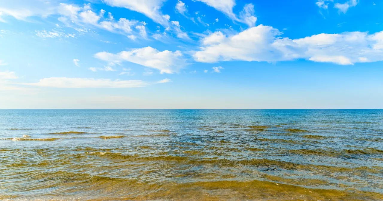 Gdzie jest najcieplejsza woda w Bałtyku? Odkryj najlepsze miejsca na lato