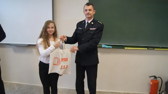 Ile zarabia starszy kapitan w straży pożarnej? Fakty, które zaskakują