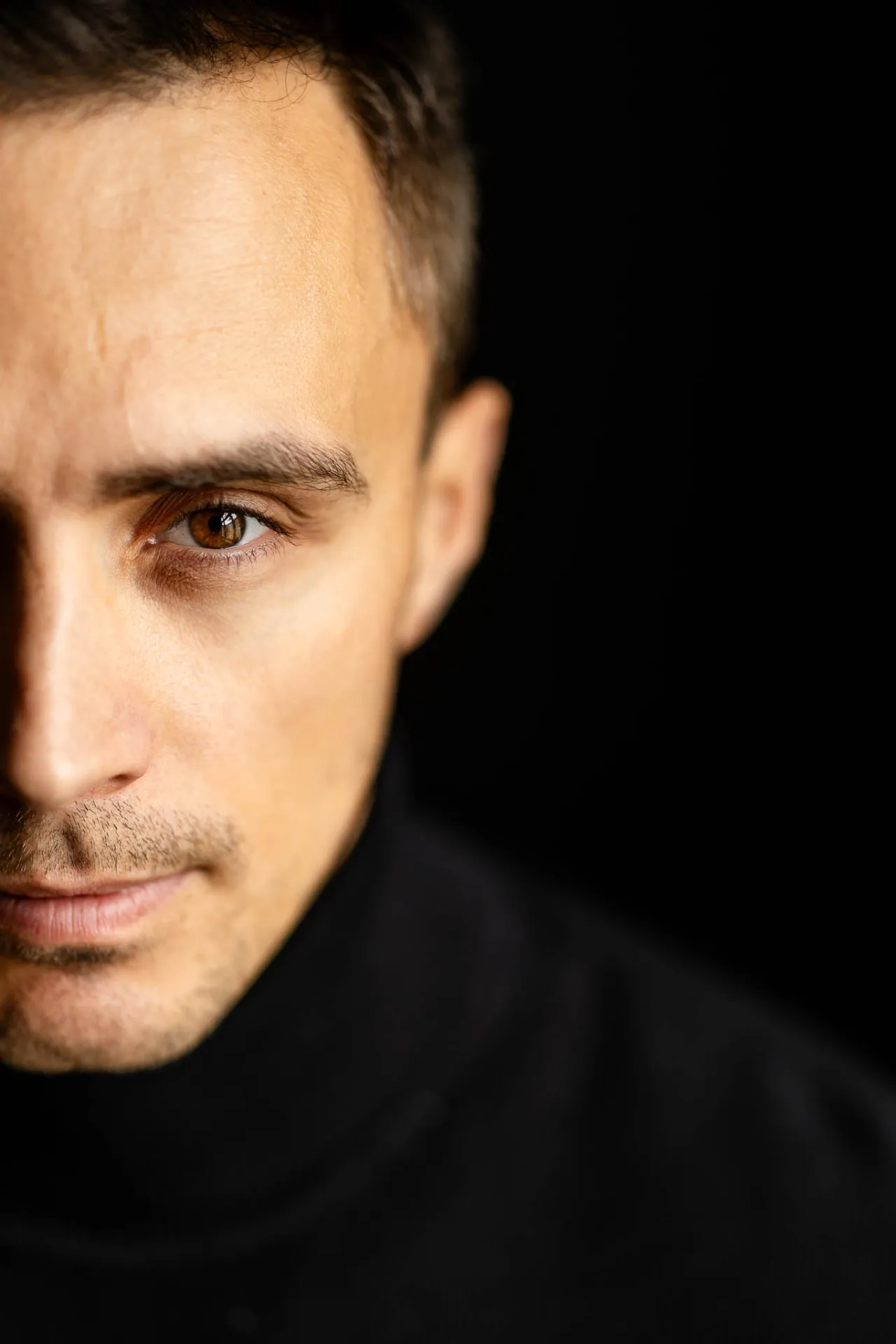 Profesjonalna fotografia męska – dlaczego warto zainwestować w dobry wizerunek?