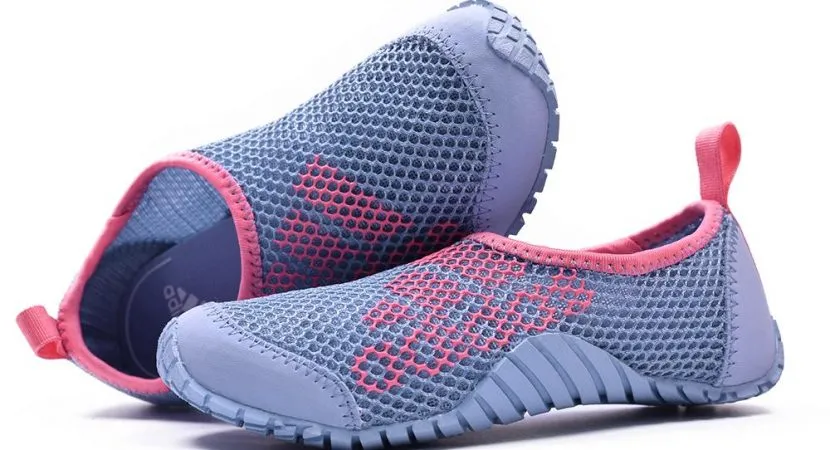 Jakie buty do wody wybrać, aby zapewnić sobie komfort i bezpieczeństwo?