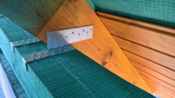 Montaż krokwi do murłaty: krok po kroku dla bezpiecznego dachu