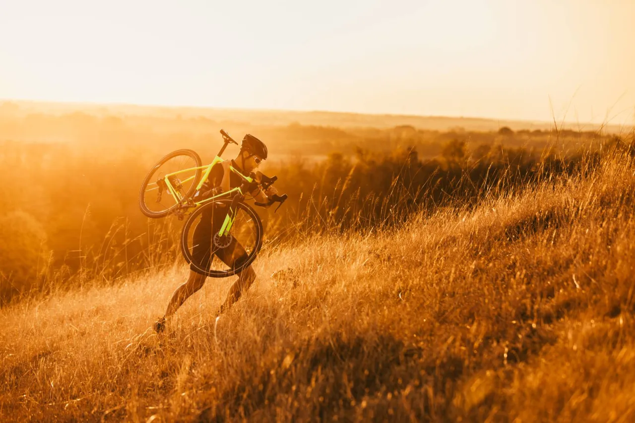 Jazda na rowerze czy bieganie: które z tych aktywności jest lepsze?