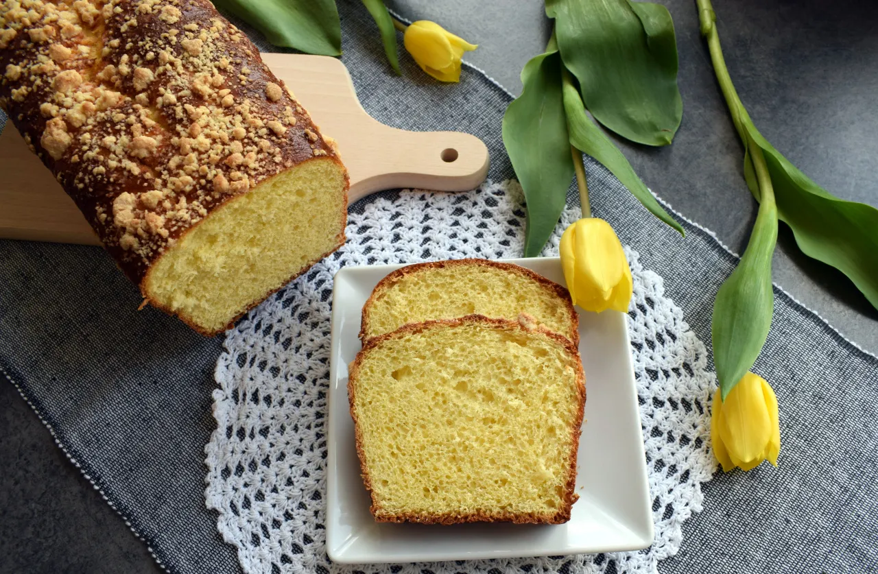 Jak długo piec placek drożdżowy? Idealny czas i temperatura