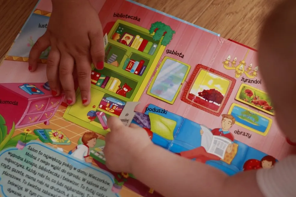 Książka z okienkami: co, gdzie, kiedy? Najlepsze interaktywne tytuły