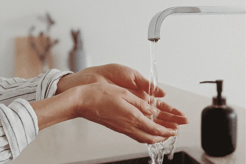 Skąd ciepła woda w bloku? Odkryj tajemnice jej źródła i działania