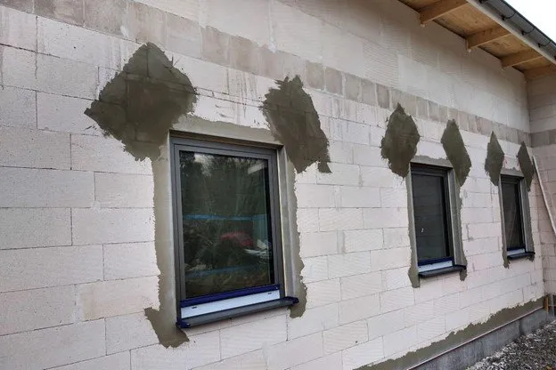 Ile za metr tynku zewnętrznego? Ceny i czynniki wpływające na koszt