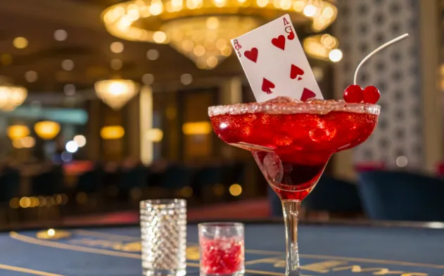 Tematyczne koktajle dla fanów blackjacka