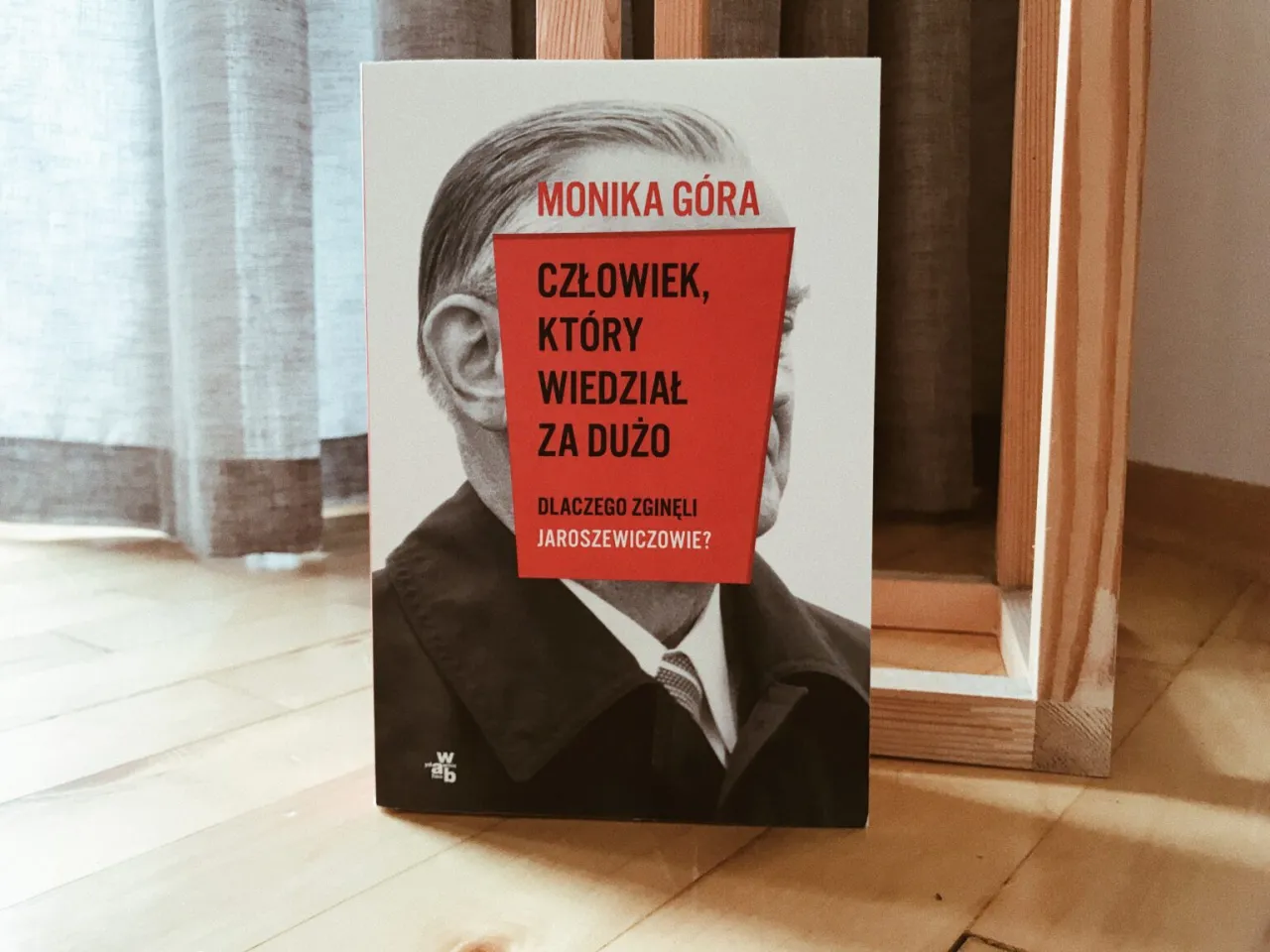 Człowiek który wiedział za dużo - fascynująca książka pełna tajemnic