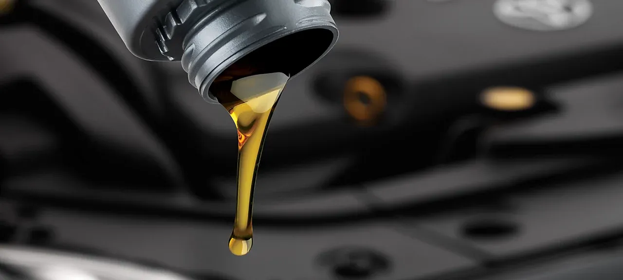 0W20 czy 5W30 Toyota - który olej zapewni lepszą ochronę silnika?